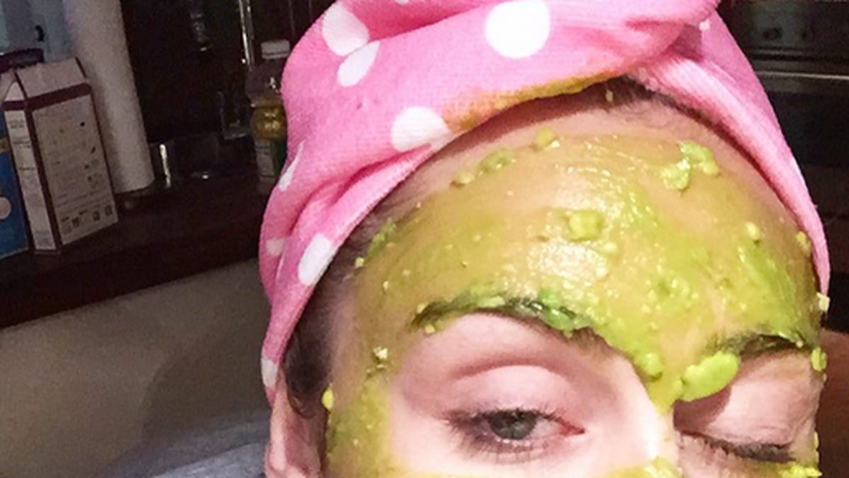 Miley Cyrus har mosad avokado i ansiktet för att gå glow i hyn. 